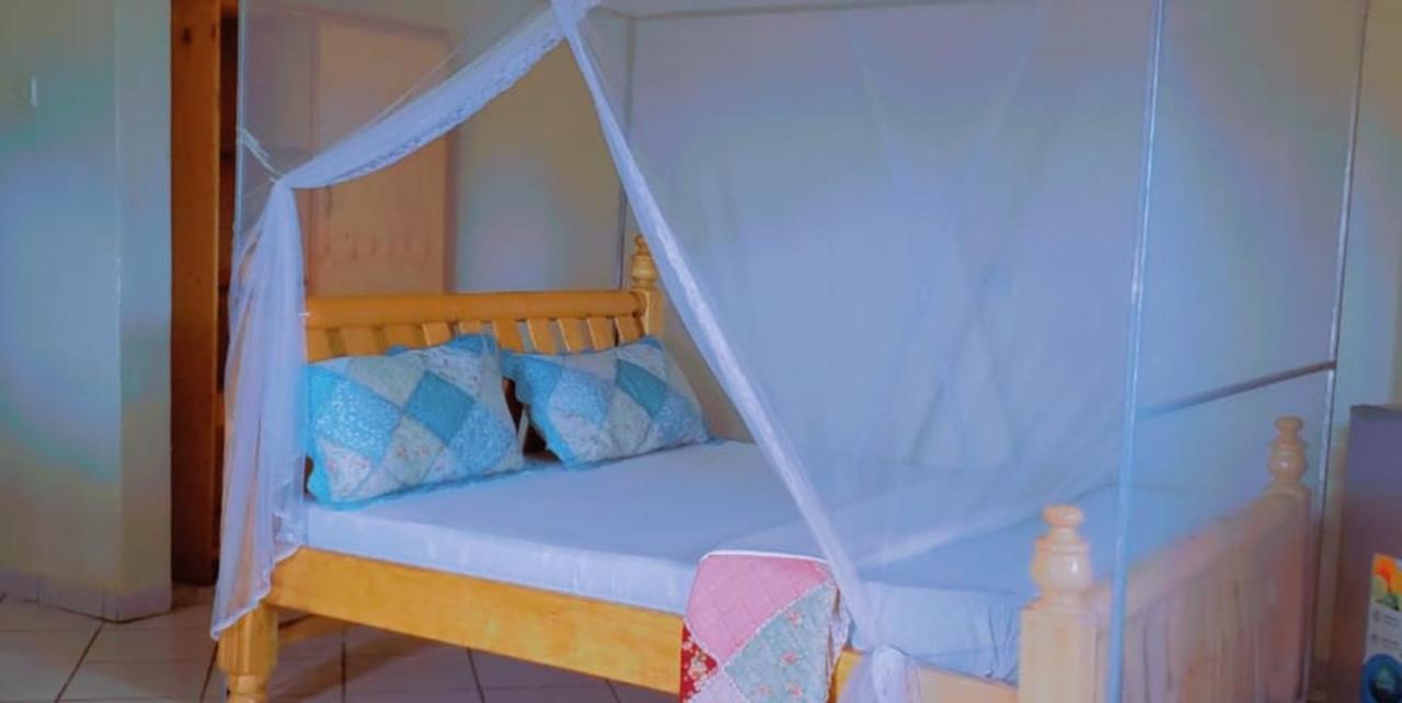 La Feve Beach Bed And Breakfast Entebbe Exterior photo