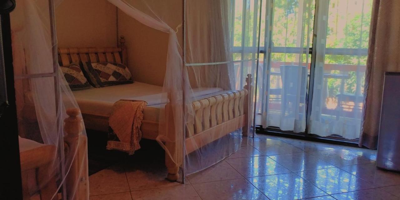 La Feve Beach Bed And Breakfast Entebbe Exterior photo
