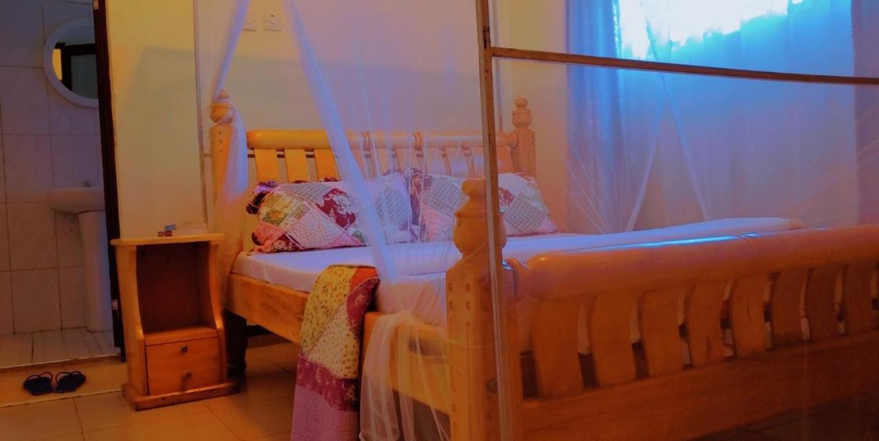 La Feve Beach Bed And Breakfast Entebbe Exterior photo